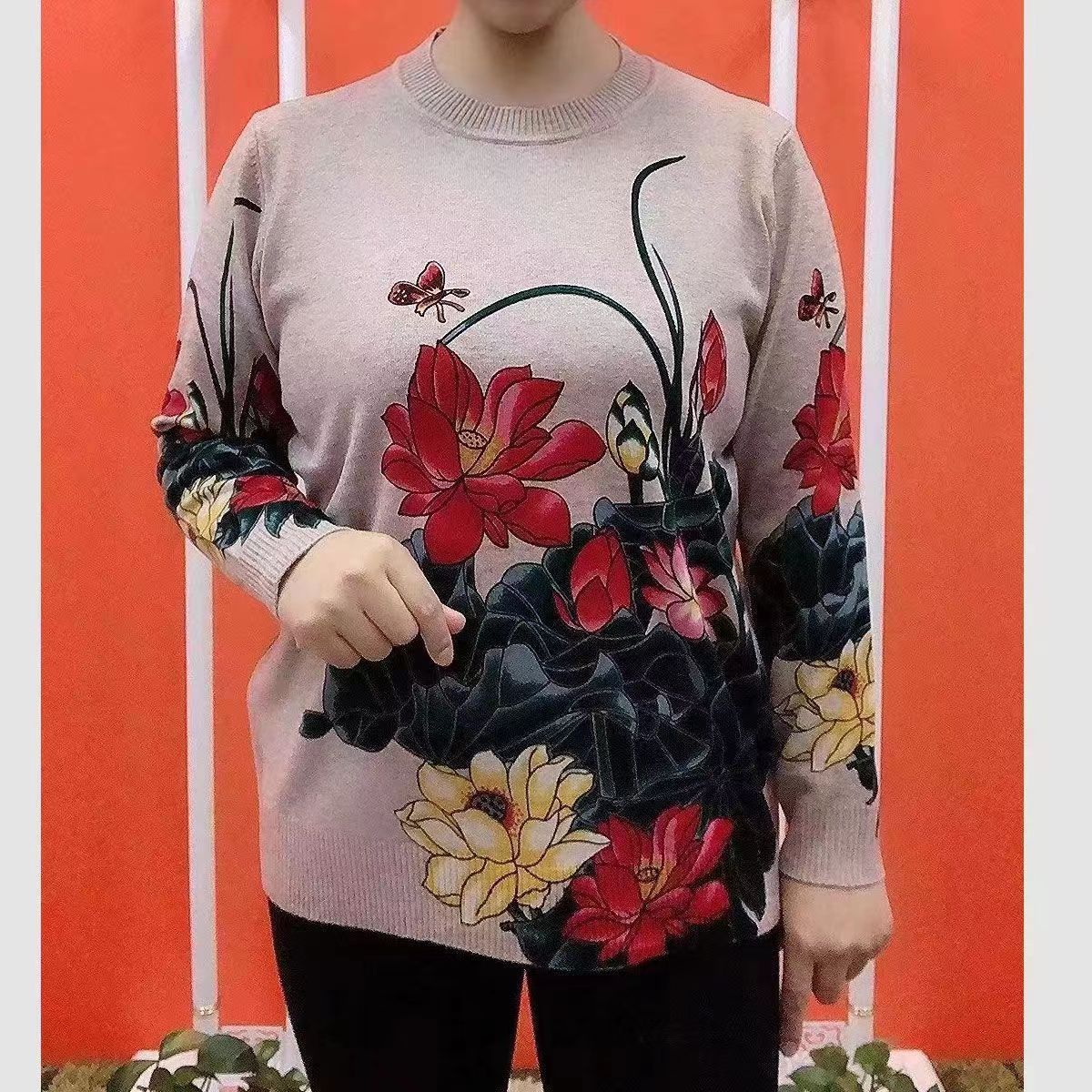 🌺Časově omezená nabídka🌺【M-4XL】Dámský podzimně-zimní dlouhý pletený svetr, módní potisk, elegantní a univerzální