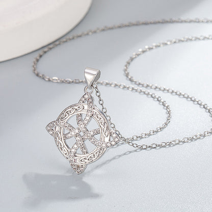 ✨【Kupte jeden, druhý dostanete zdarma!】🔥HORKÝ VÝPRODEJ📿Náhrdelník s čarodějnickým uzlem a třpytivým přívěskem s hvězdicovým výbuchem